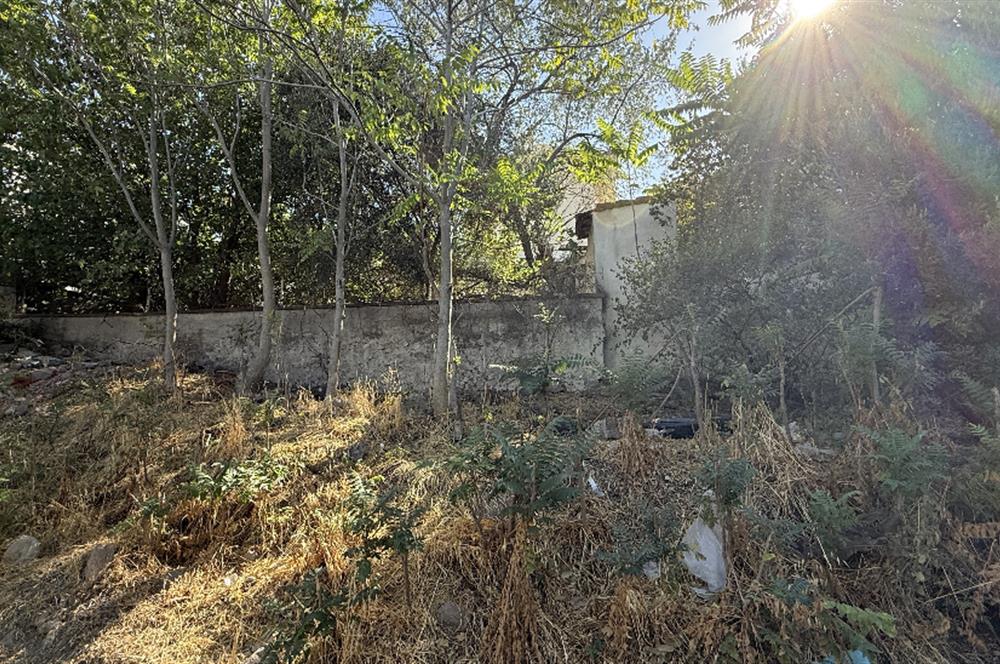 Century21 Bal'dan Dinkçilerde Satılık 2 Katlı Avlulu Kargir Ev