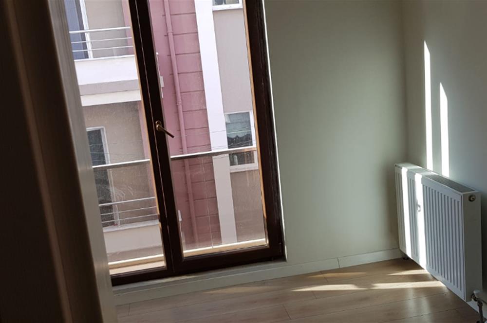 Century21 Bal' dan Bahçelievler'de Eşyasız 1+1  Daire