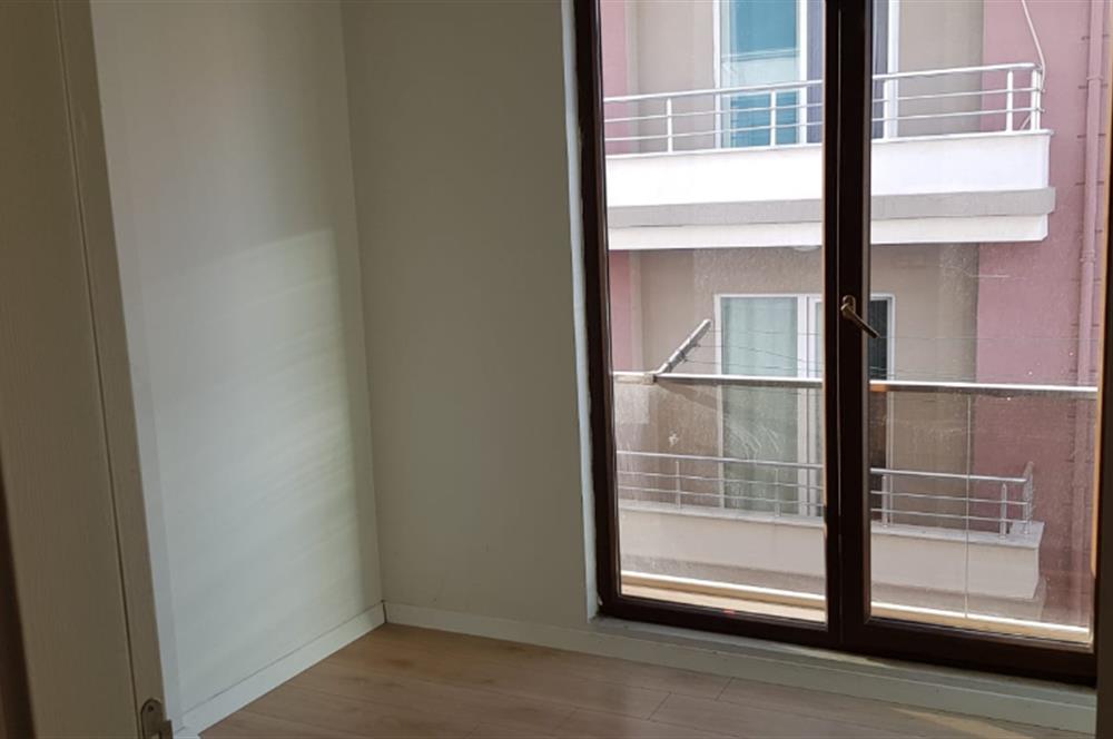 Century21 Bal' dan Bahçelievler'de Eşyasız 1+1  Daire
