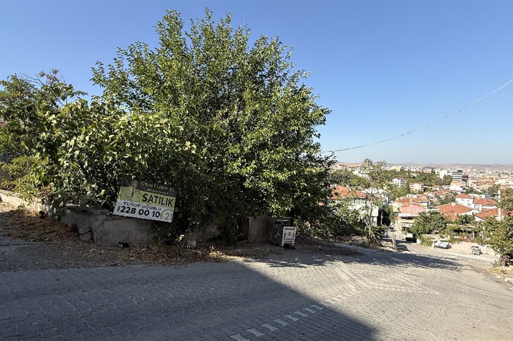 Century21 Bal'dan Dinkçilerde Satılık 2 Katlı Avlulu Kargir Ev