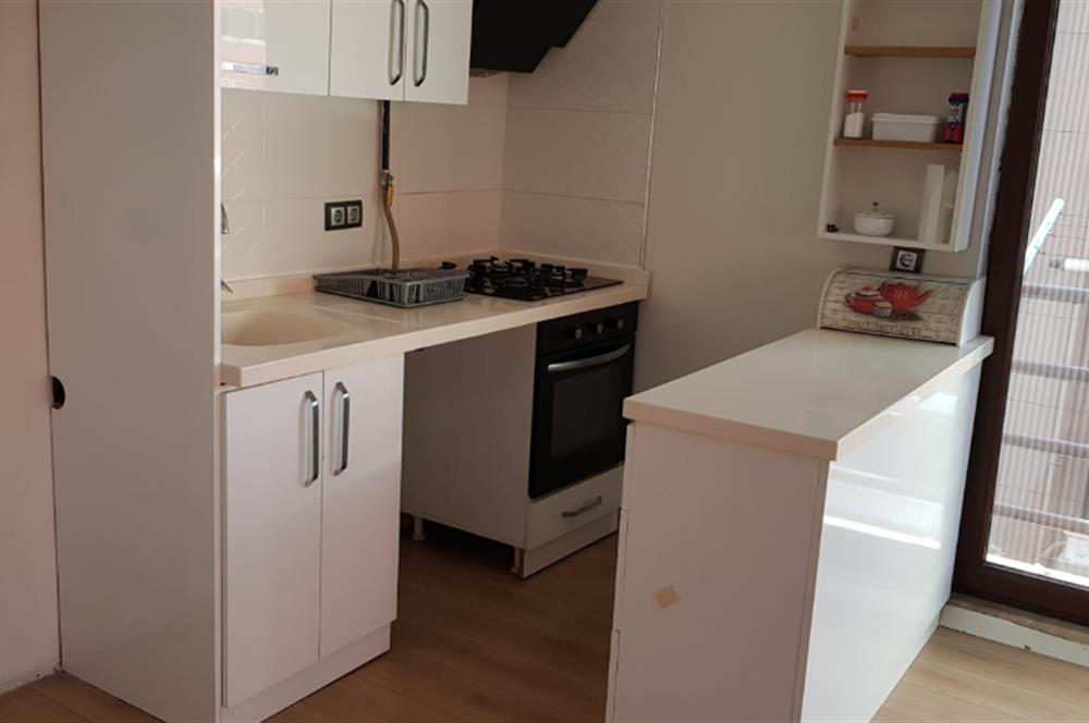 Century21 Bal' dan Bahçelievler'de Eşyasız 1+1  Daire