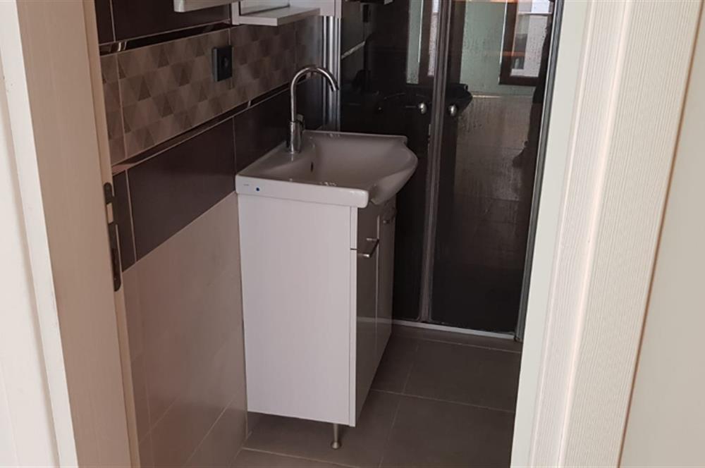 Century21 Bal' dan Bahçelievler'de Eşyasız 1+1  Daire