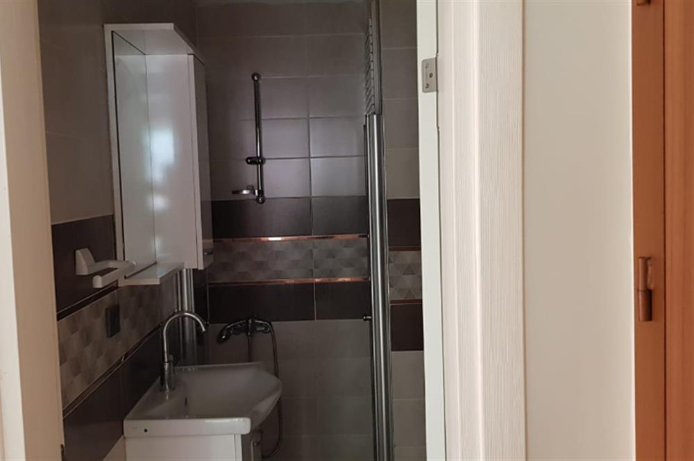 Century21 Bal' dan Bahçelievler'de Eşyasız 1+1  Daire