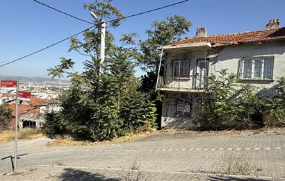 Century21 Bal'dan Dinkçilerde Satılık 2 Katlı Avlulu Kargir Ev