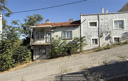Century21 Bal'dan Dinkçilerde Satılık 2 Katlı Avlulu Kargir Ev