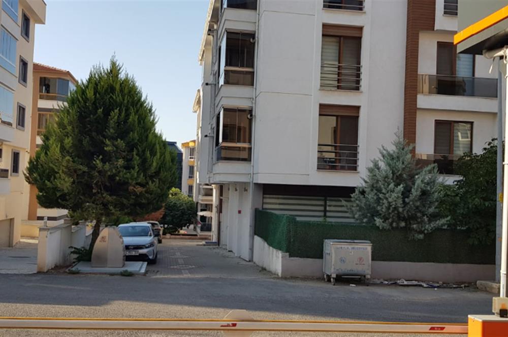 Century21 Bal' dan Bahçelievler'de Eşyasız 1+1  Daire