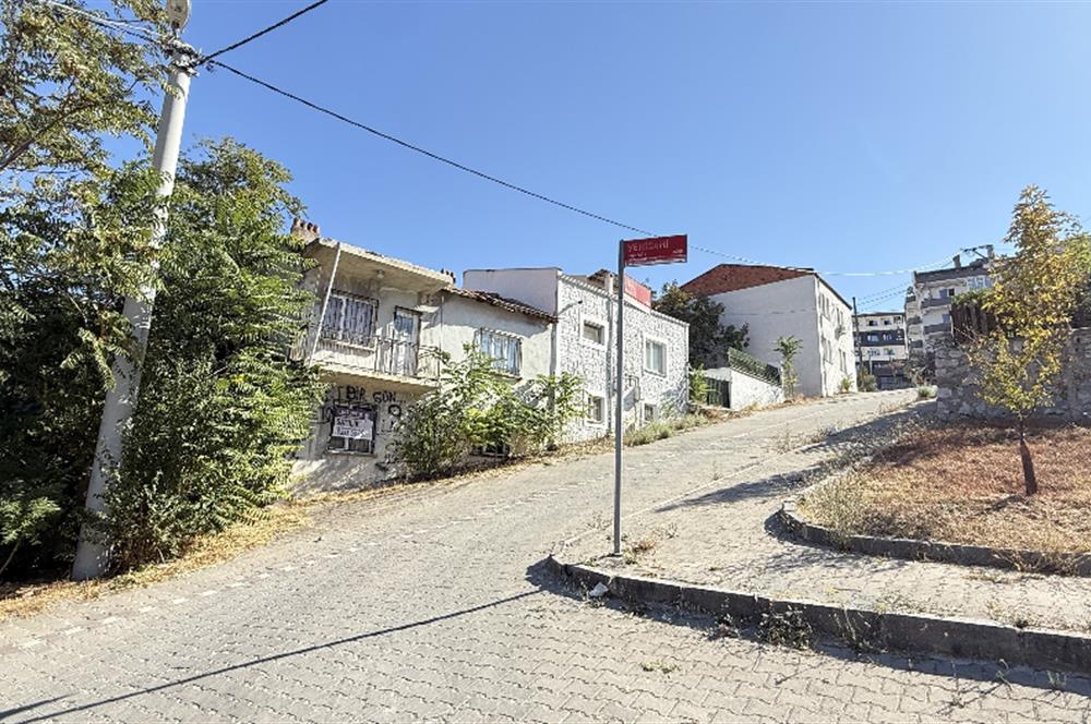 Century21 Bal'dan Dinkçilerde Satılık 2 Katlı Avlulu Kargir Ev