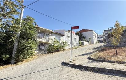 Century21 Bal'dan Dinkçilerde Satılık 2 Katlı Avlulu Kargir Ev