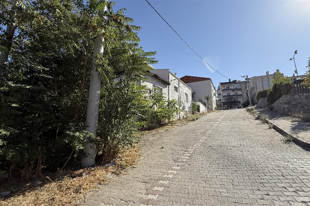 Century21 Bal'dan Dinkçilerde Satılık 2 Katlı Avlulu Kargir Ev