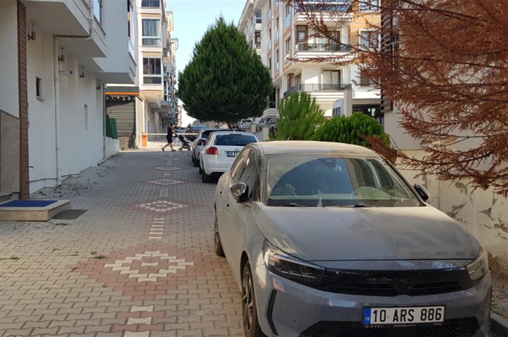 Century21 Bal' dan Bahçelievler'de Eşyasız 1+1  Daire
