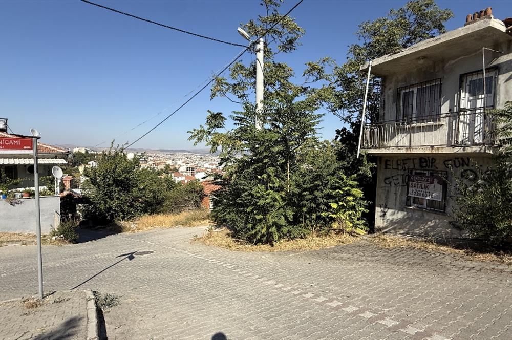 Century21 Bal'dan Dinkçilerde Satılık 2 Katlı Avlulu Kargir Ev