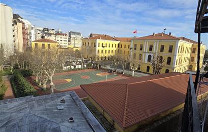 İstiklal Caddesi, Galatasaray Lisesi Yakınında Kiralık Ofis 1+1