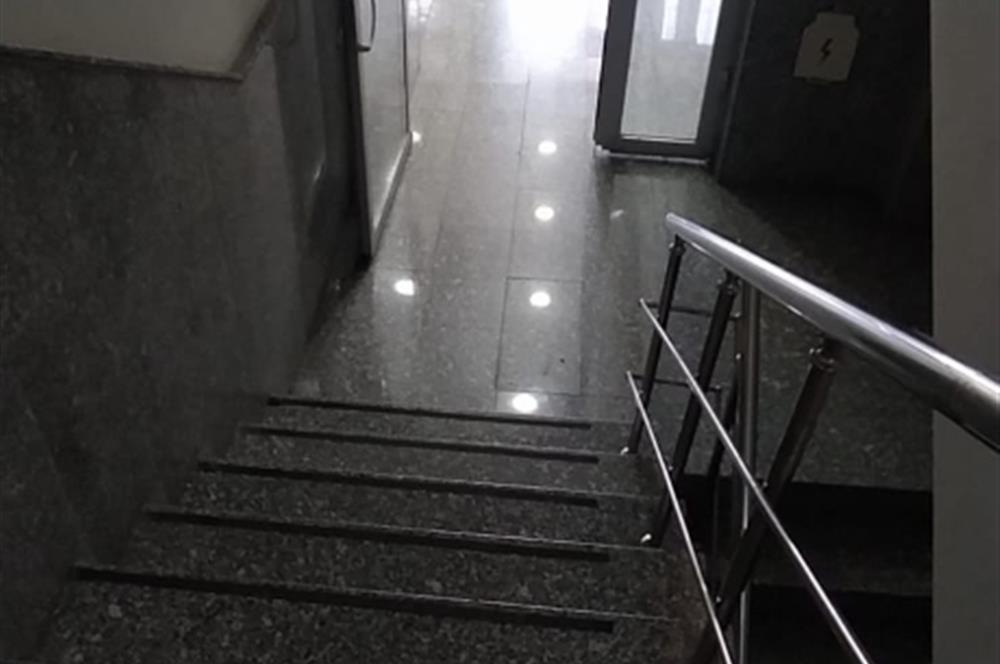 NAUTİLUS AVM KARŞISINDA, MARMARAY VE METRO DURAĞININ DİBİNDE...