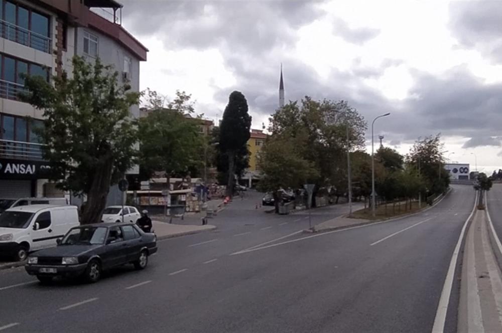 NAUTİLUS AVM KARŞISINDA, MARMARAY VE METRO DURAĞININ DİBİNDE...