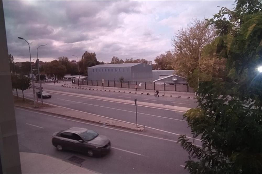 NAUTİLUS AVM KARŞISINDA, MARMARAY VE METRO DURAĞININ DİBİNDE...