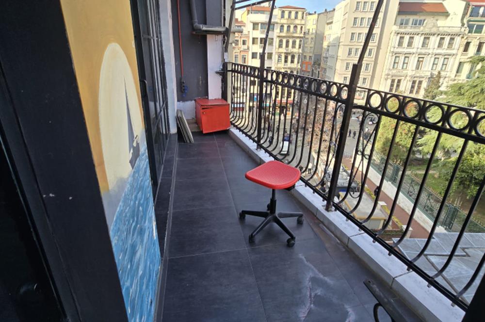 İstiklal Caddesi, Galatasaray Lisesi Yakınında Kiralık Ofis 1+1