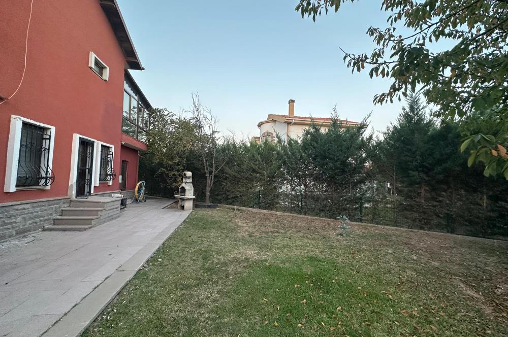 GÖLBAŞI DOĞA SİTESİNDE GENİŞ BAHÇELİ TAM MÜSTAKİL 4+2 VİLLA 