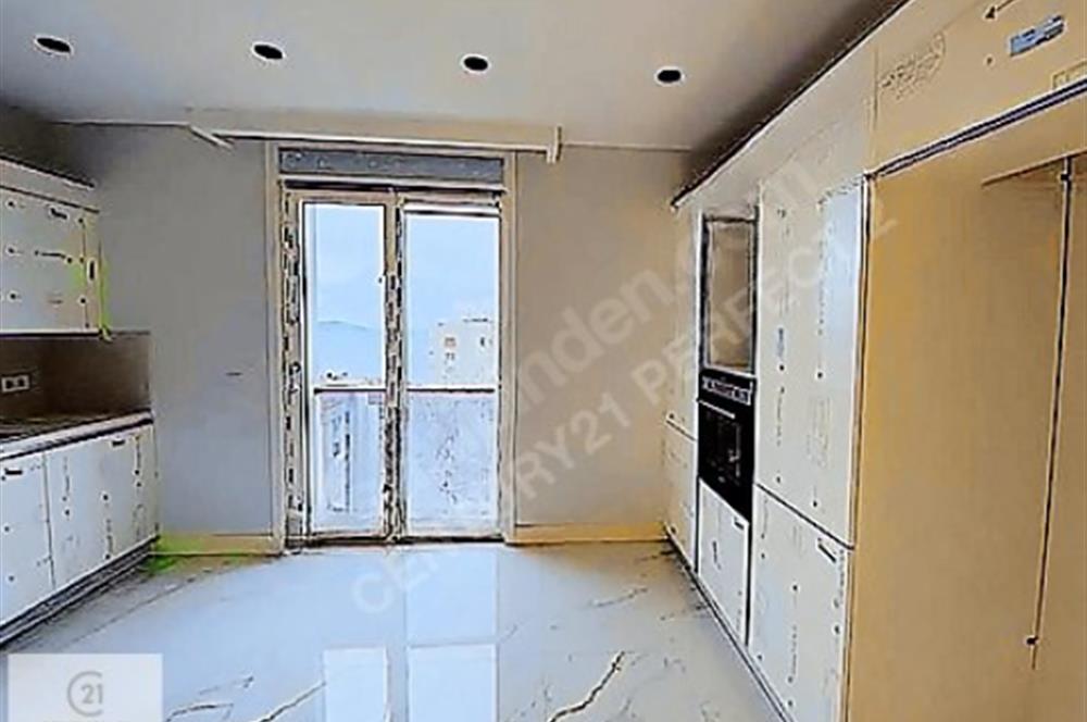 Caddebostan'da Deniz Manzaralı Geniş Katta Tek Daire