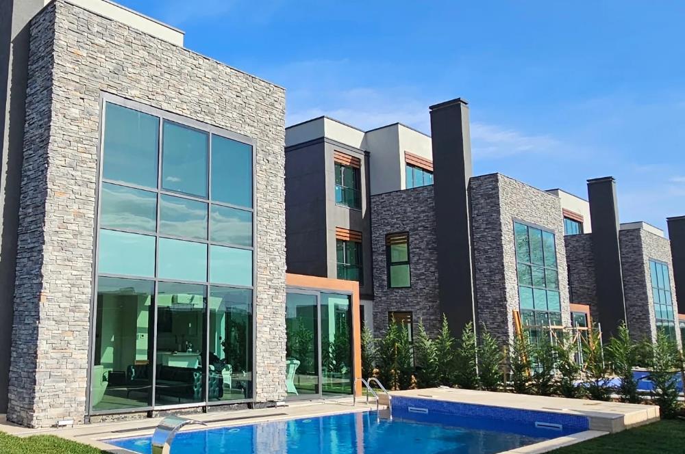 ÇEKMEKÖY'DE ULTRA LÜKS 7+2 TRİPLEKS VİLLA