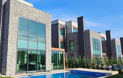 ÇEKMEKÖY'DE ULTRA LÜKS 7+2 TRİPLEKS VİLLA