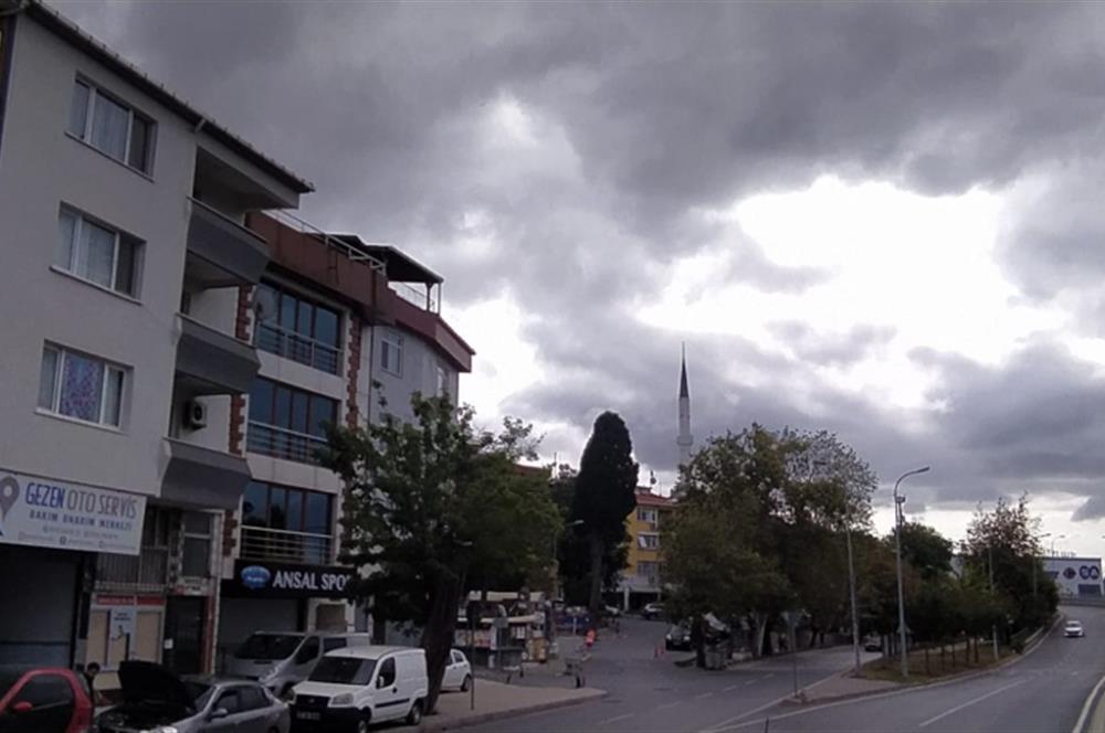 NAUTİLUS AVM KARŞISINDA, MARMARAY VE METRO DURAĞININ DİBİNDE...
