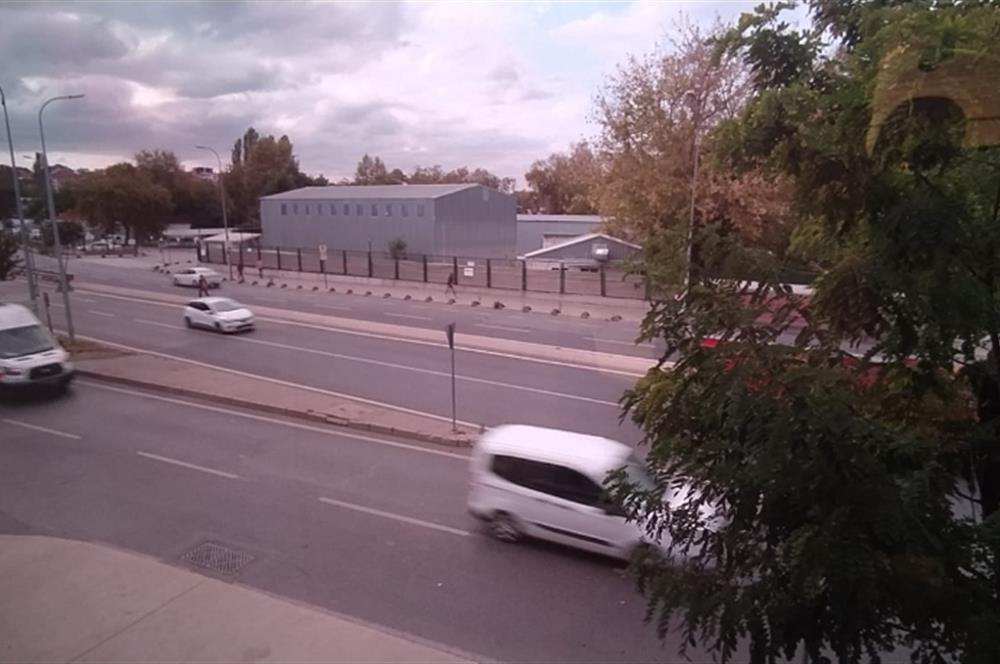 NAUTİLUS AVM KARŞISINDA, MARMARAY VE METRO DURAĞININ DİBİNDE...