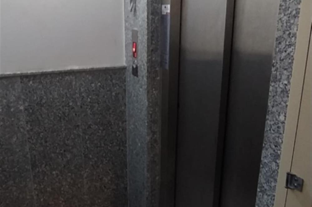 NAUTİLUS AVM KARŞISINDA, MARMARAY VE METRO DURAĞININ DİBİNDE...