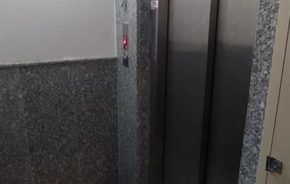 NAUTİLUS AVM KARŞISINDA, MARMARAY VE METRO DURAĞININ DİBİNDE...