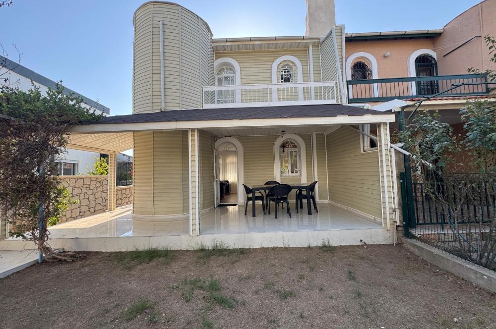 Çeşme Deniz Obası Sitesi'nde Satılık 2+1 Bahçeli Dubleks Villa
