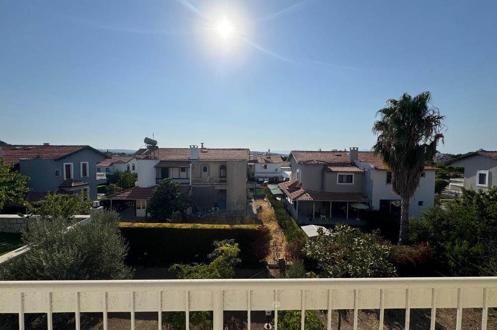 Çeşme Deniz Obası Sitesi'nde Satılık 2+1 Bahçeli Dubleks Villa