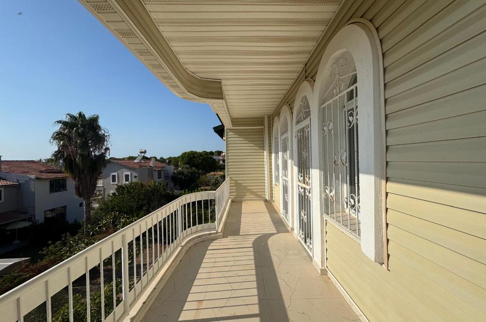 Çeşme Deniz Obası Sitesi'nde Satılık 2+1 Bahçeli Dubleks Villa