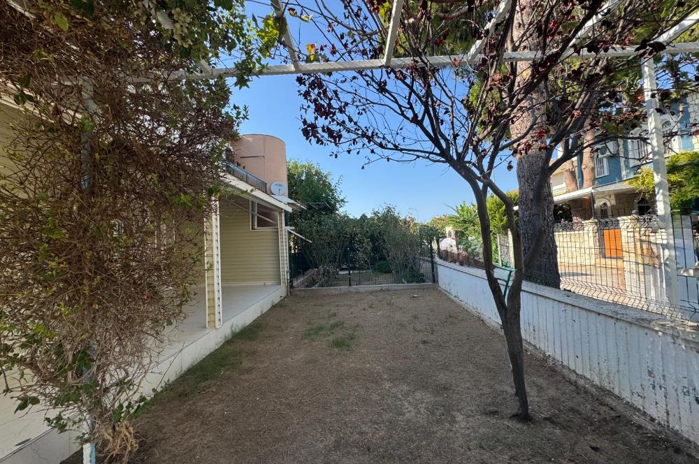 Çeşme Deniz Obası Sitesi'nde Satılık 2+1 Bahçeli Dubleks Villa