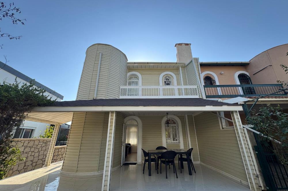 Çeşme Deniz Obası Sitesi'nde Satılık 2+1 Bahçeli Dubleks Villa