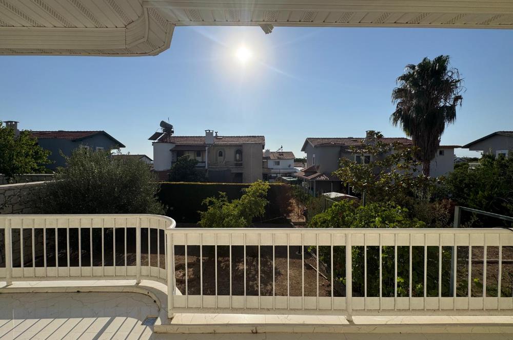 Çeşme Deniz Obası Sitesi'nde Satılık 2+1 Bahçeli Dubleks Villa