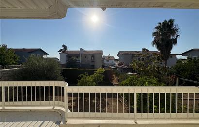 Çeşme Deniz Obası Sitesi'nde Satılık 2+1 Bahçeli Dubleks Villa