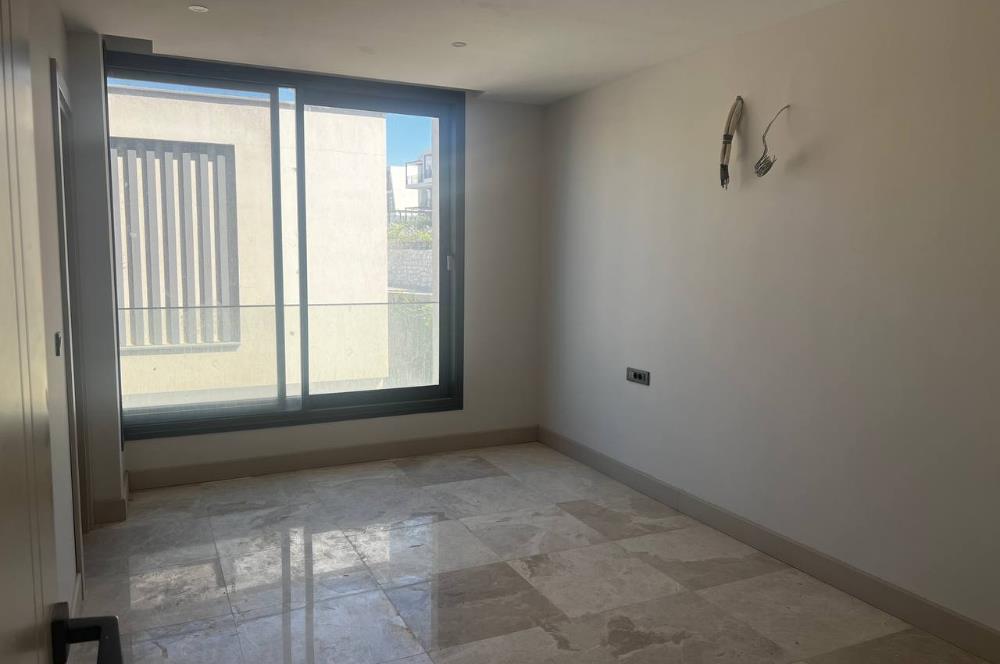 Boğaziçi Adabükü Deniz Manzaralı 5+2 Lüks Villa