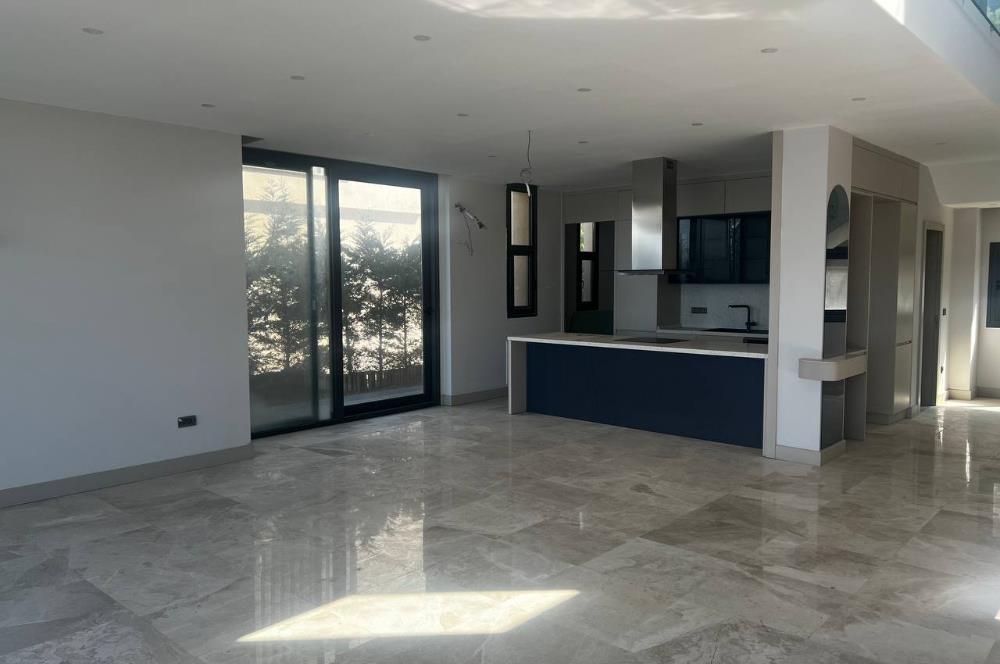 Boğaziçi Adabükü Deniz Manzaralı 5+2 Lüks Villa