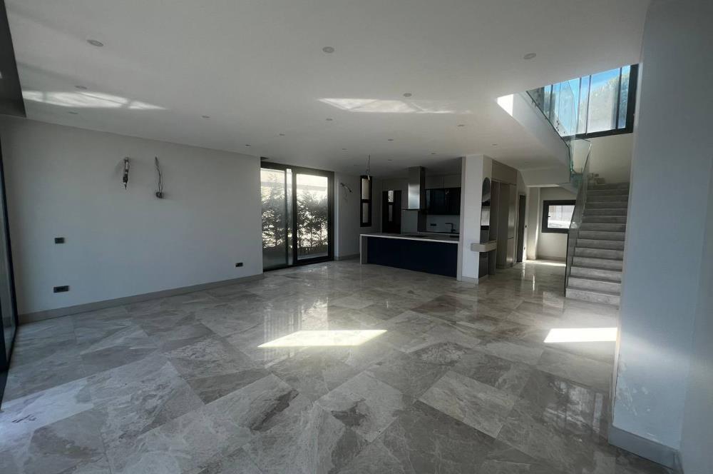 Boğaziçi Adabükü Deniz Manzaralı 5+2 Lüks Villa