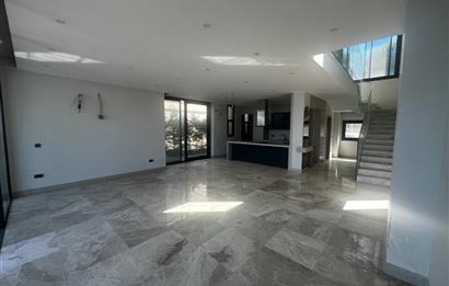 Boğaziçi Adabükü Deniz Manzaralı 5+2 Lüks Villa