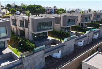 Boğaziçi Adabükü Deniz Manzaralı 5+2 Lüks Villa