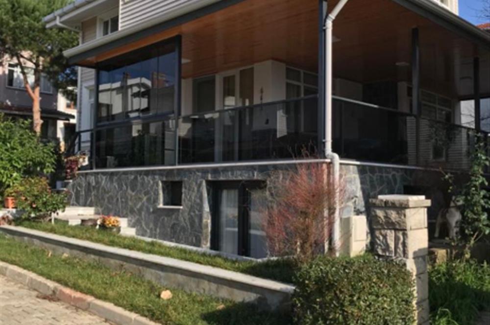 YALOVA ARMUTLU HAVACILAR SİTESİ UTES'İN EN GÜZEL KONUMLU VİLLASI