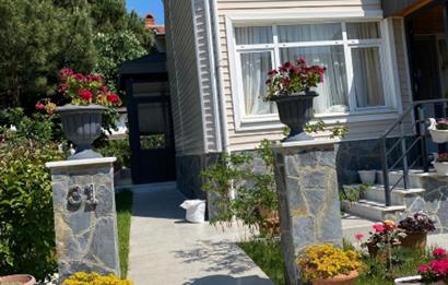 YALOVA ARMUTLU HAVACILAR SİTESİ UTES'İN EN GÜZEL KONUMLU VİLLASI