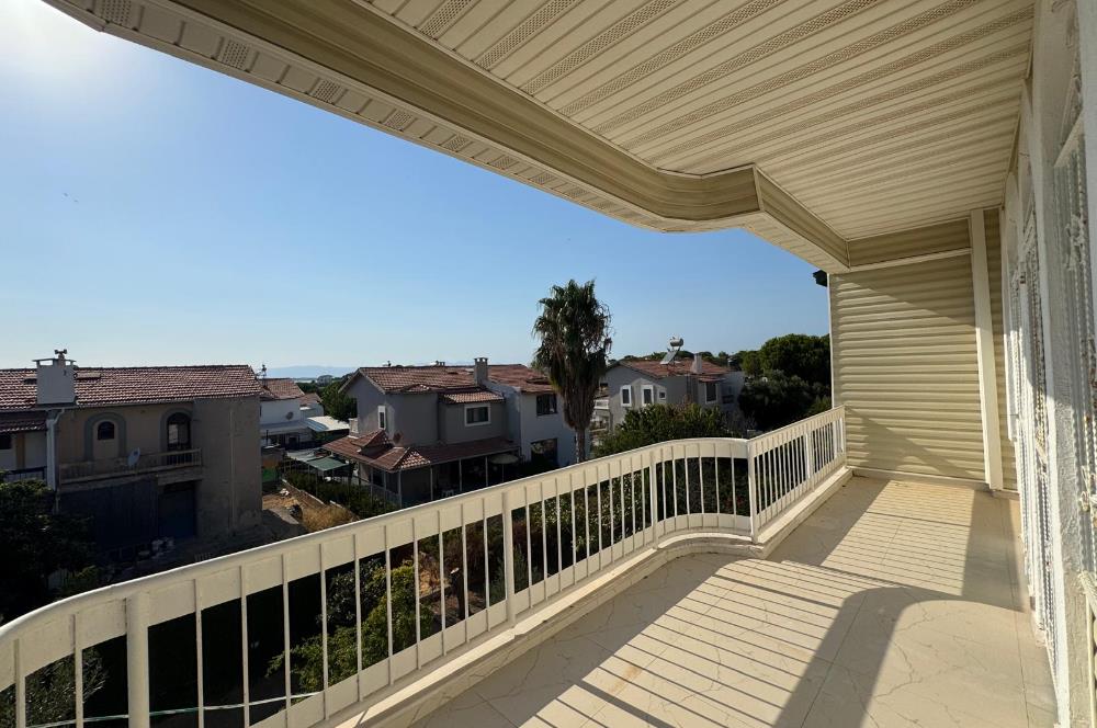Çeşme Deniz Obası Sitesi'nde Satılık 2+1 Bahçeli Dubleks Villa