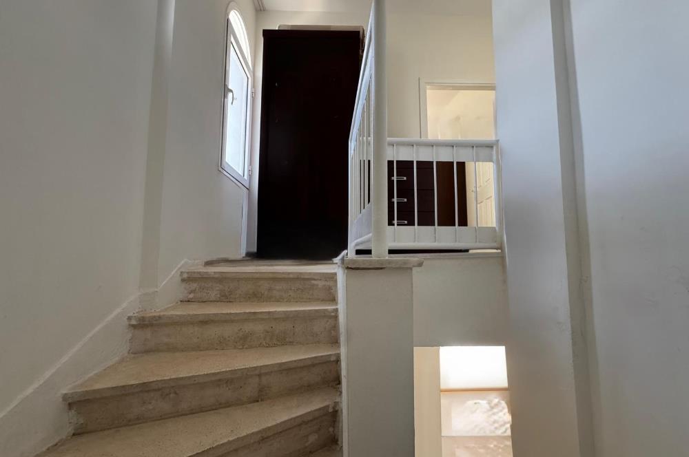 Çeşme Deniz Obası Sitesi'nde Satılık 2+1 Bahçeli Dubleks Villa
