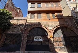  İstanbul Halıcıoğlunda Ahşap Rustik Kiralık Bina