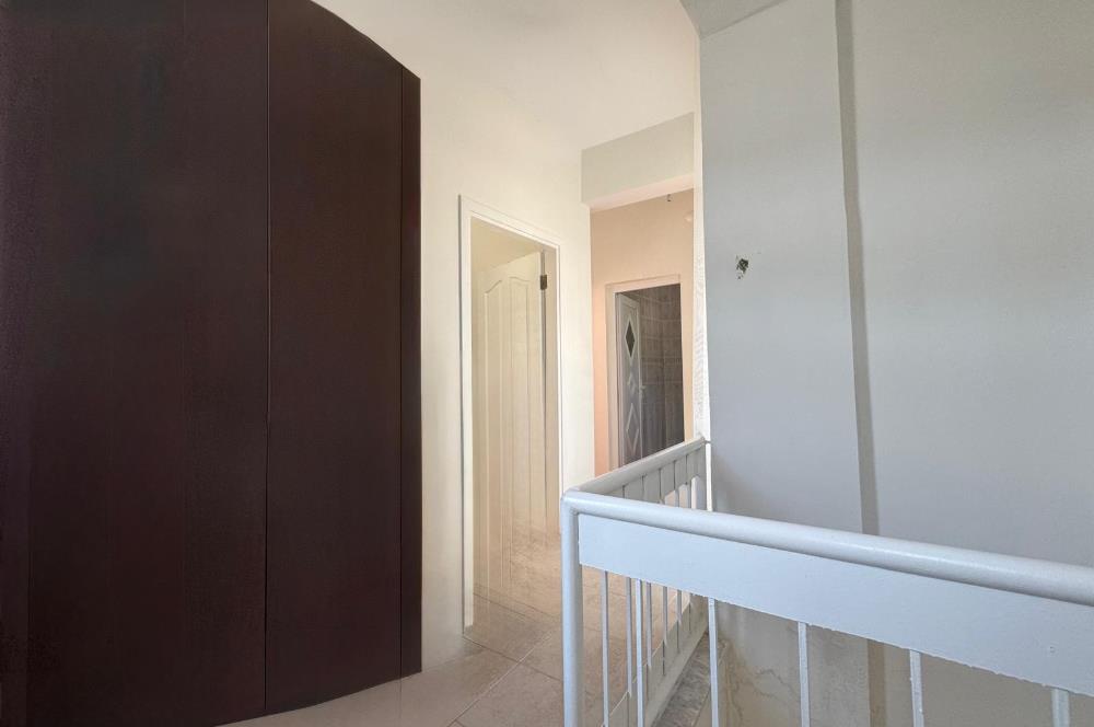 Çeşme Deniz Obası Sitesi'nde Satılık 2+1 Bahçeli Dubleks Villa