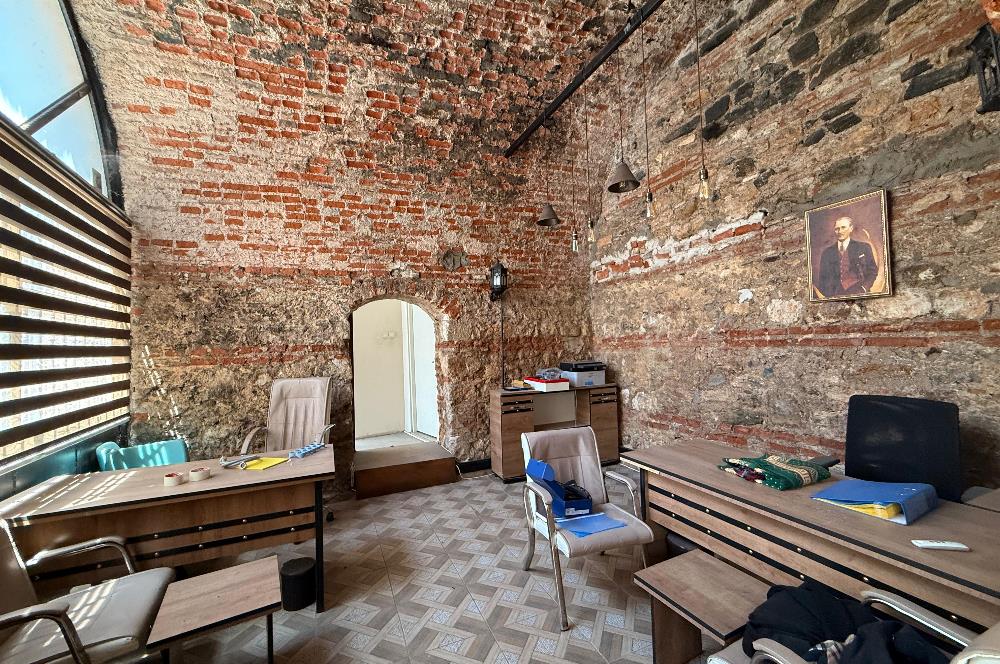  İstanbul Halıcıoğlunda Ahşap Rustik Kiralık Bina