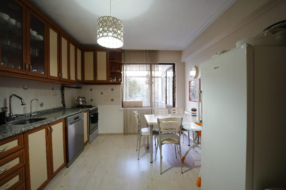 C21 Cius; Akkanlar Sitesi'nde Deniz Manzaralı 3+1 Ara Kat Daire