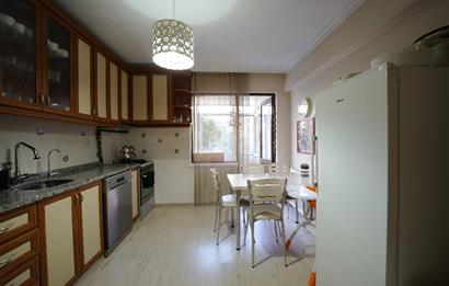 C21 Cius; Akkanlar Sitesi'nde Deniz Manzaralı 3+1 Ara Kat Daire