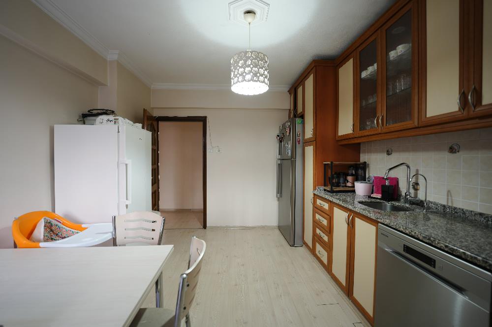 C21 Cius; Akkanlar Sitesi'nde Deniz Manzaralı 3+1 Ara Kat Daire